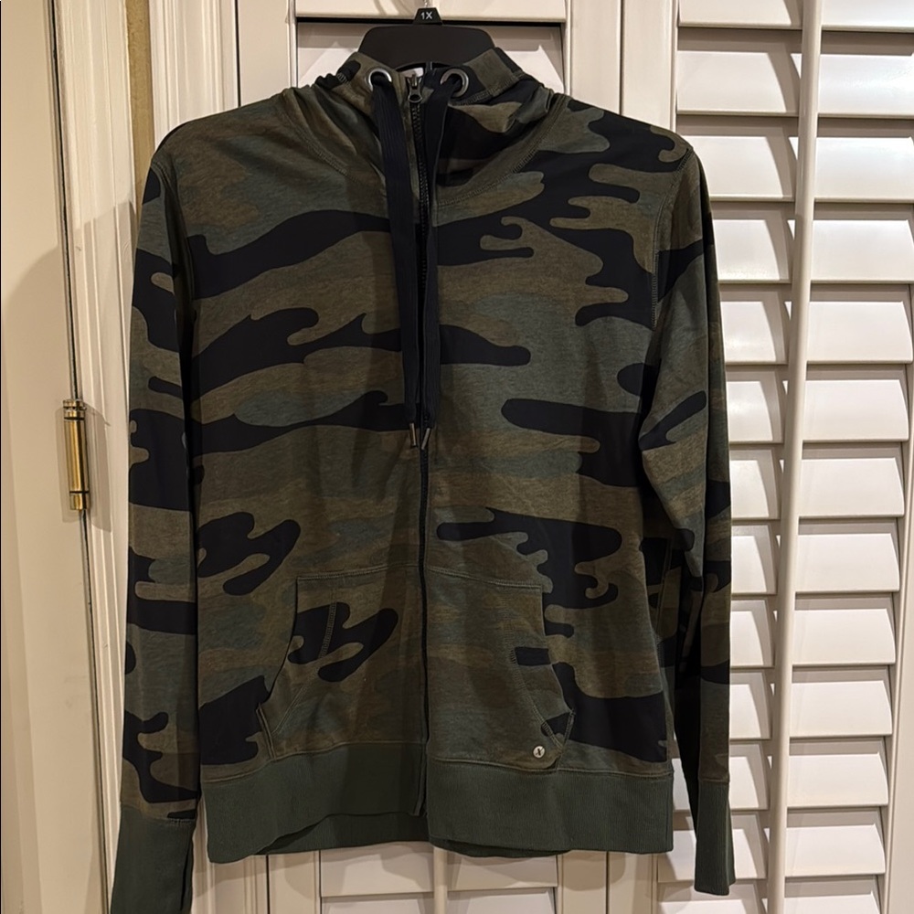 Xersion Camouflage Hoodie - Green and Black